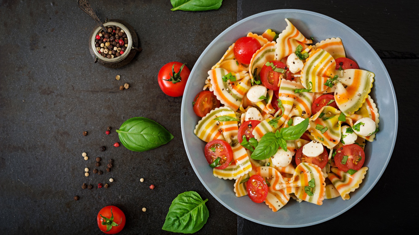 Красивые макароны бантики с помидорами 