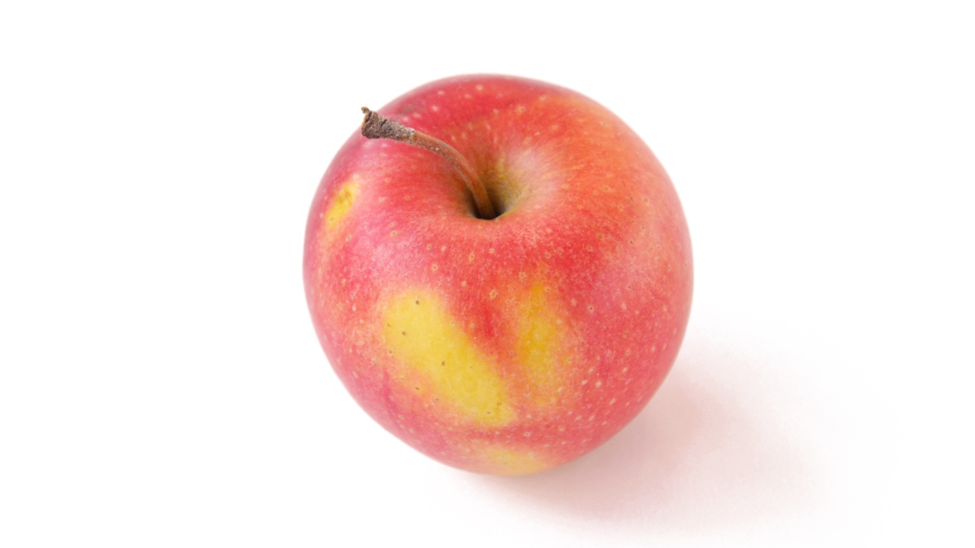 Большое красное яблоко на белом фоне 