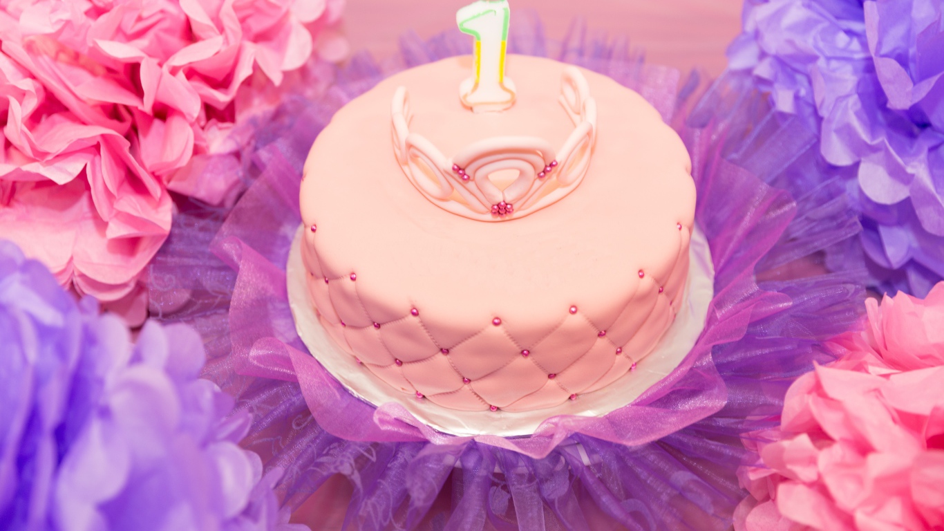 Красивый розовый торт на день рождения 1 год