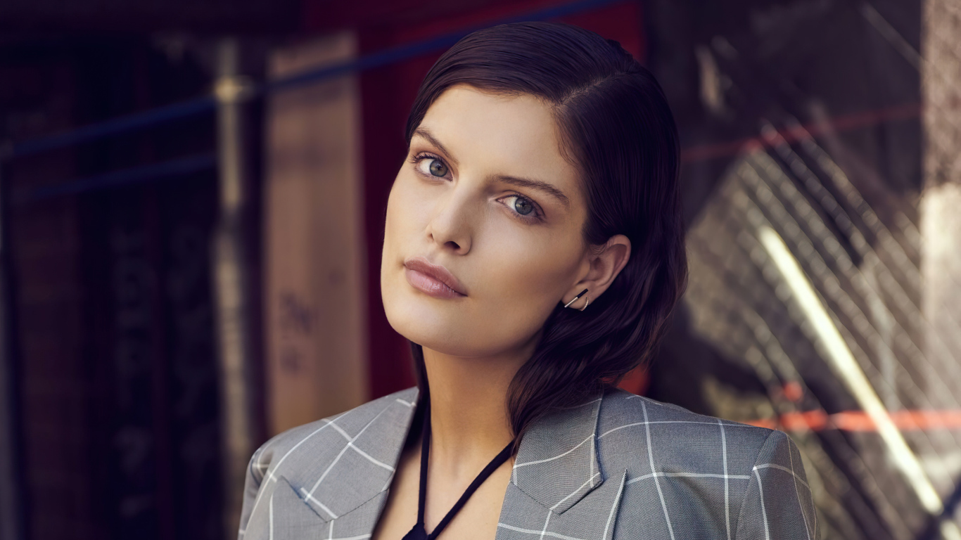 Красивая нежная девушка немецкая модель Ванесса Фукс