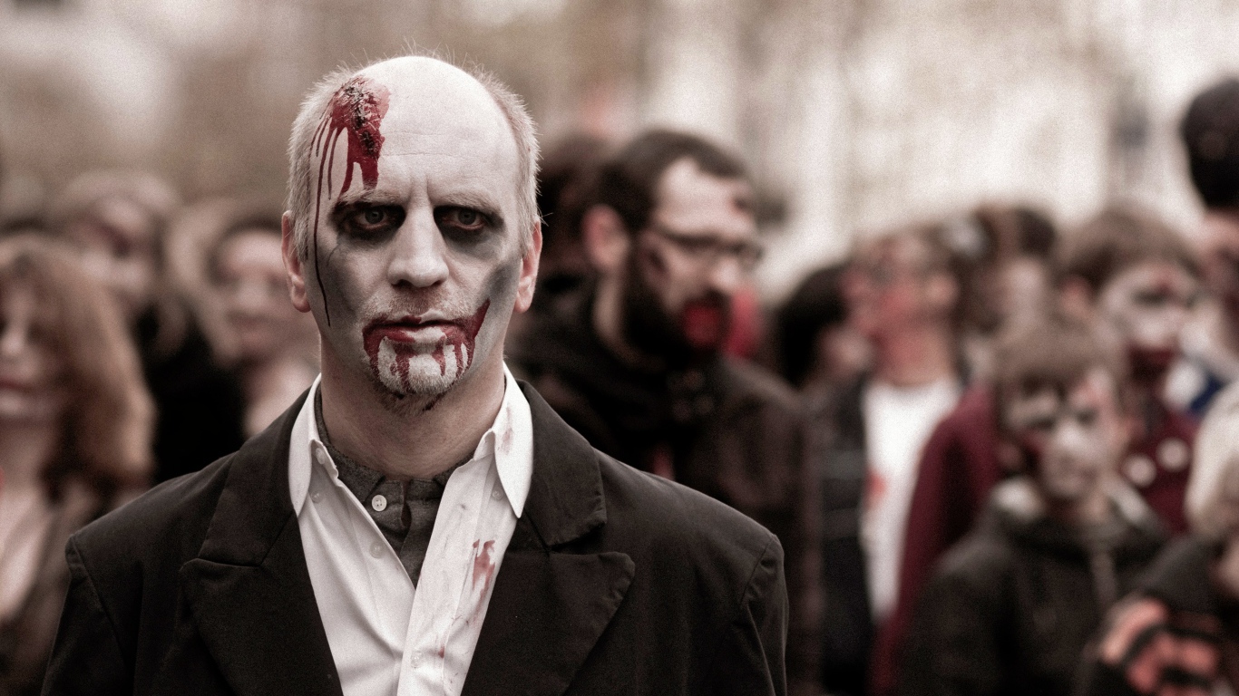 Мужчина зомби с гримом на Хэллоуин