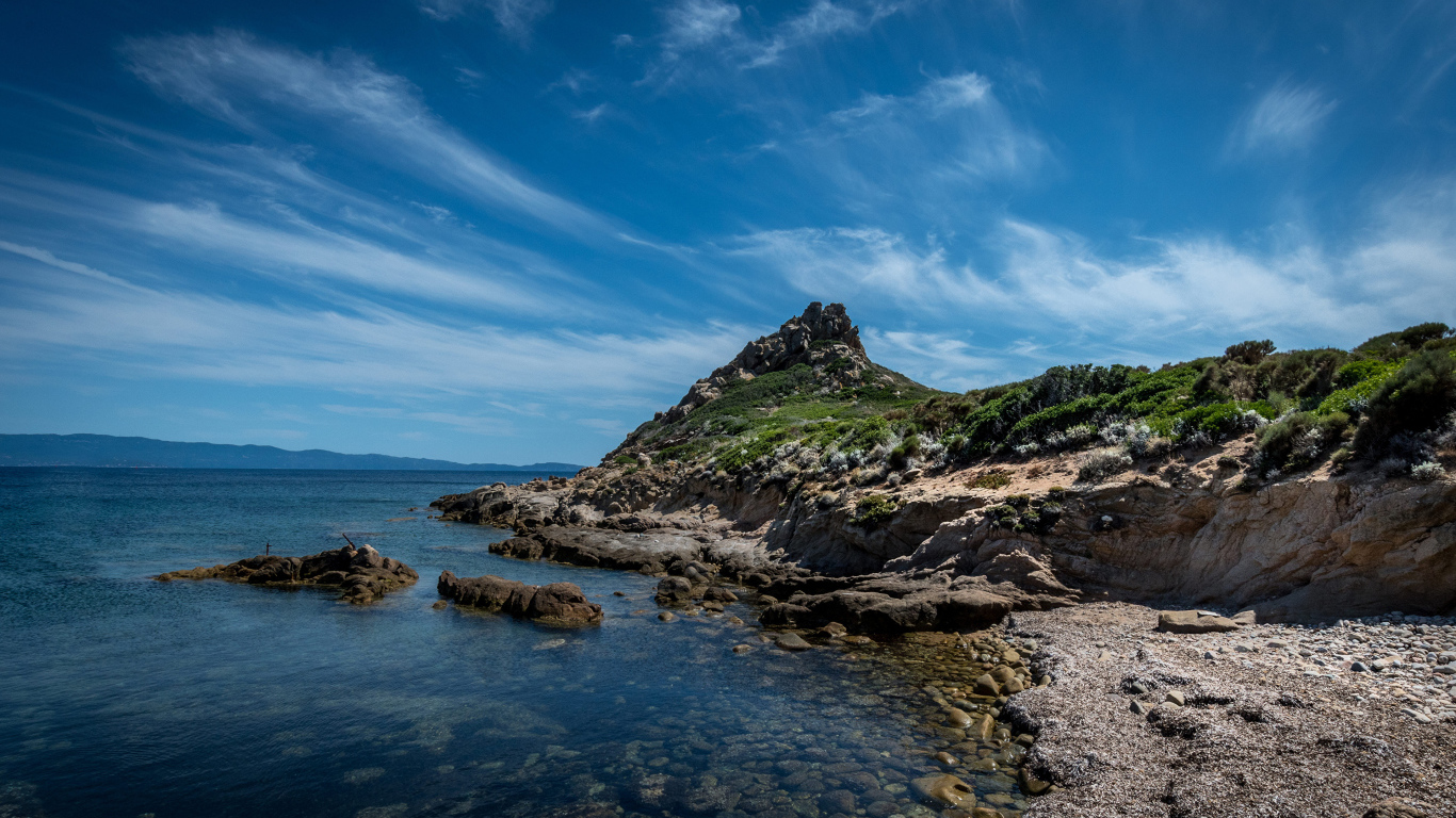 Красивое голубое небо над морем, Франция