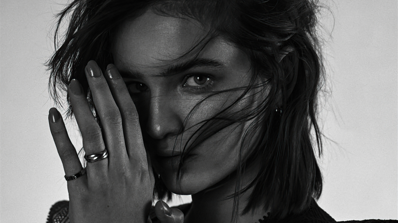 Лицо актрисы Лизы Викари