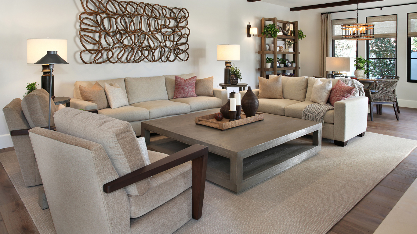 Два дивана и кресла со столом в гостиной комнате 