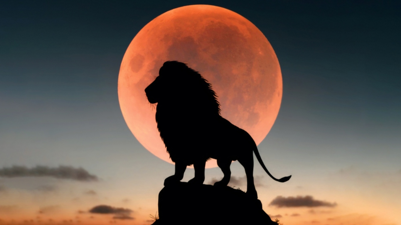 Большой лев стоит на камне на фоне луны