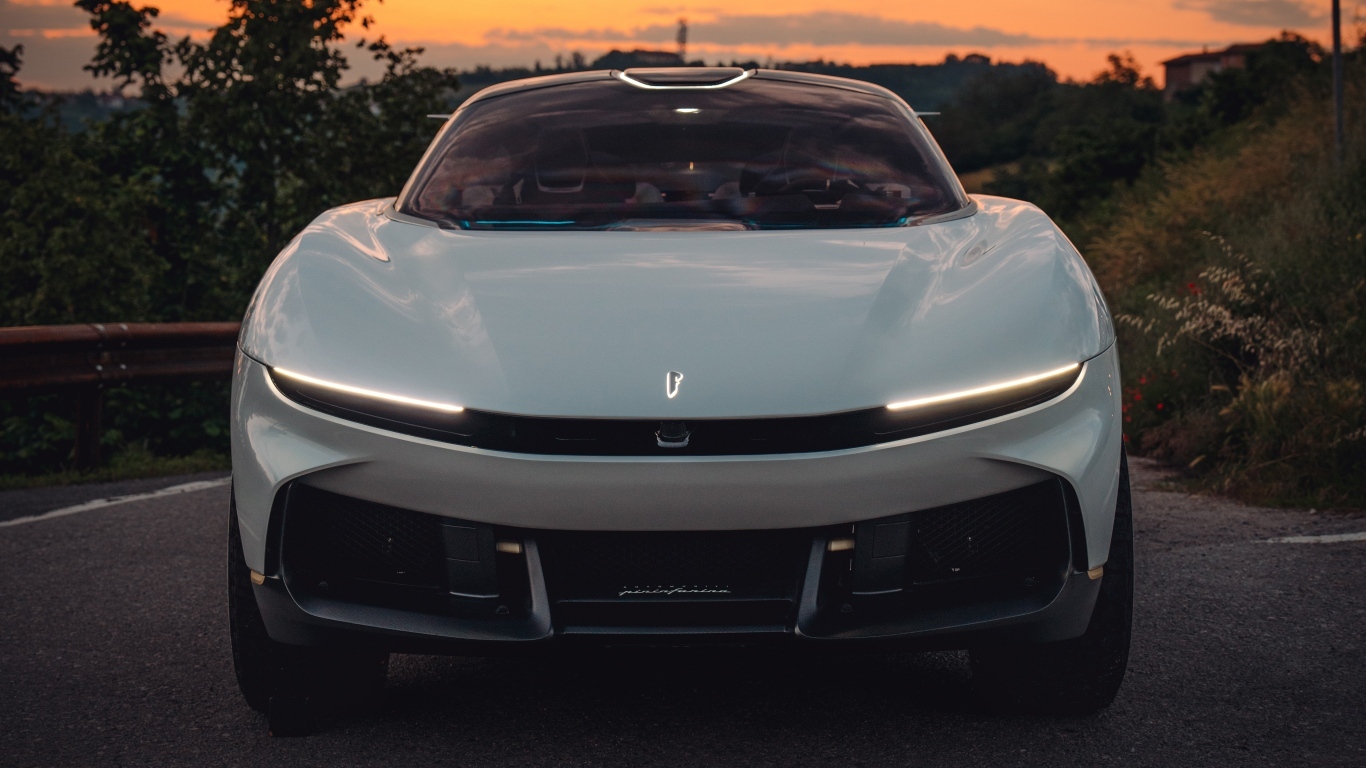 Вид спереди на автомобиль Pininfarina PURA Vision