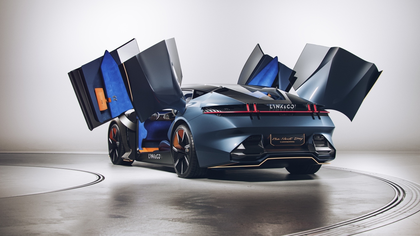 Спортивный автомобиль Lynk & Co с открытыми дверями