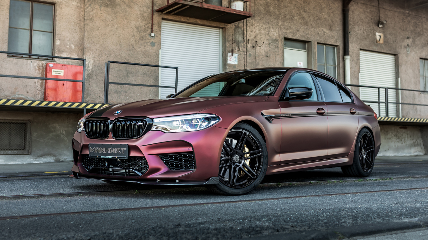 Автомобиль Manhart MH5 800 у дома 