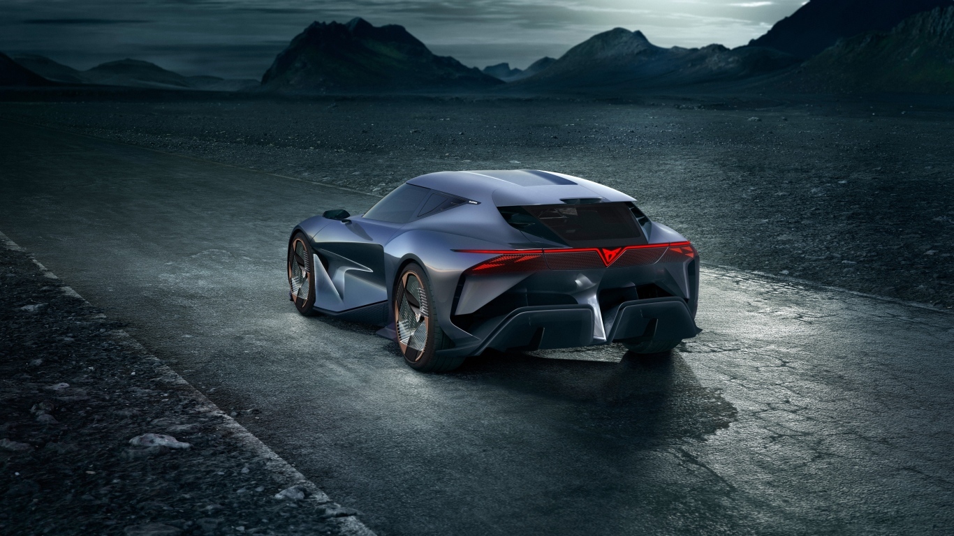 Вид сзади на автомобиль Cupra DarkRebel