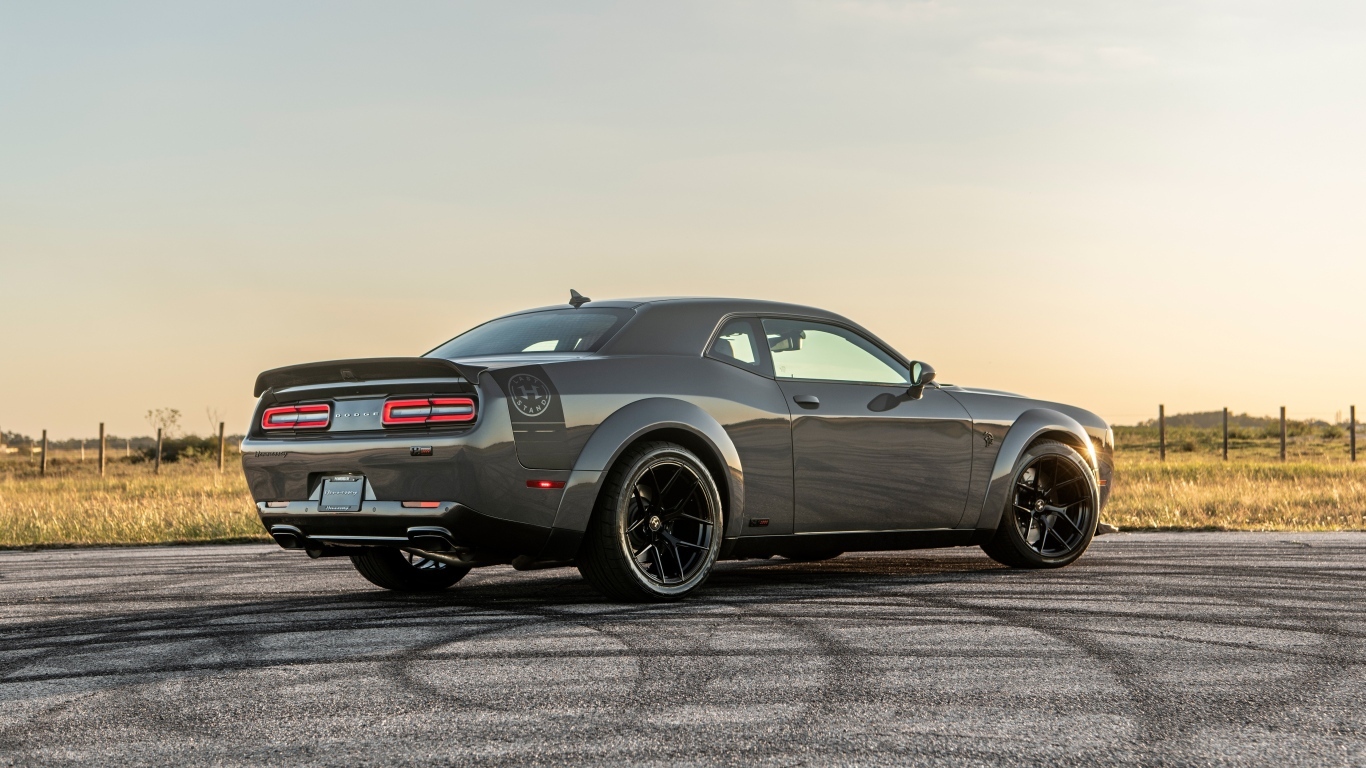 Вид сзади на автомобиль Hennessey Challenger H1000 Last Stand