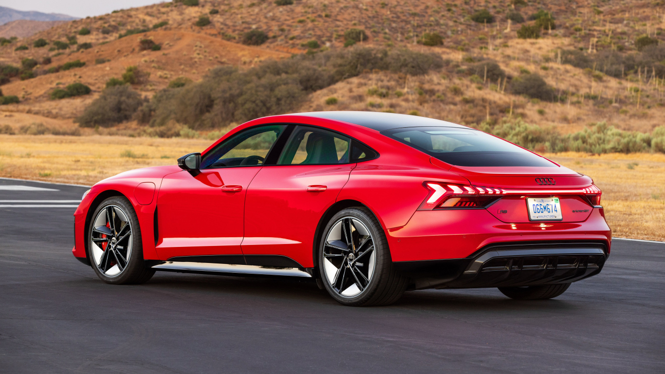 Красный автомобиль Audi RS E-Tron GT, 2023 года вид сзади