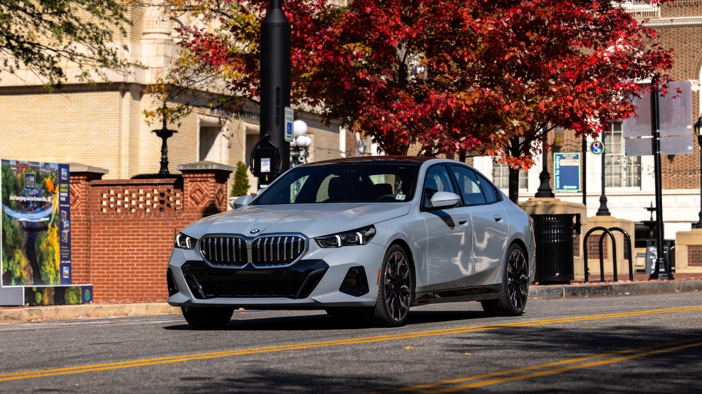 Автомобиль BMW 530i XDrive M Sport 2024 года в городе