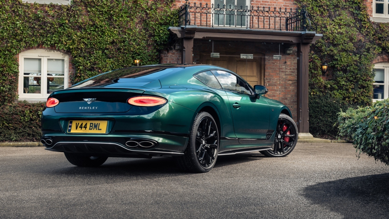 Вид сзади на автомобиль Bentley Continental GT