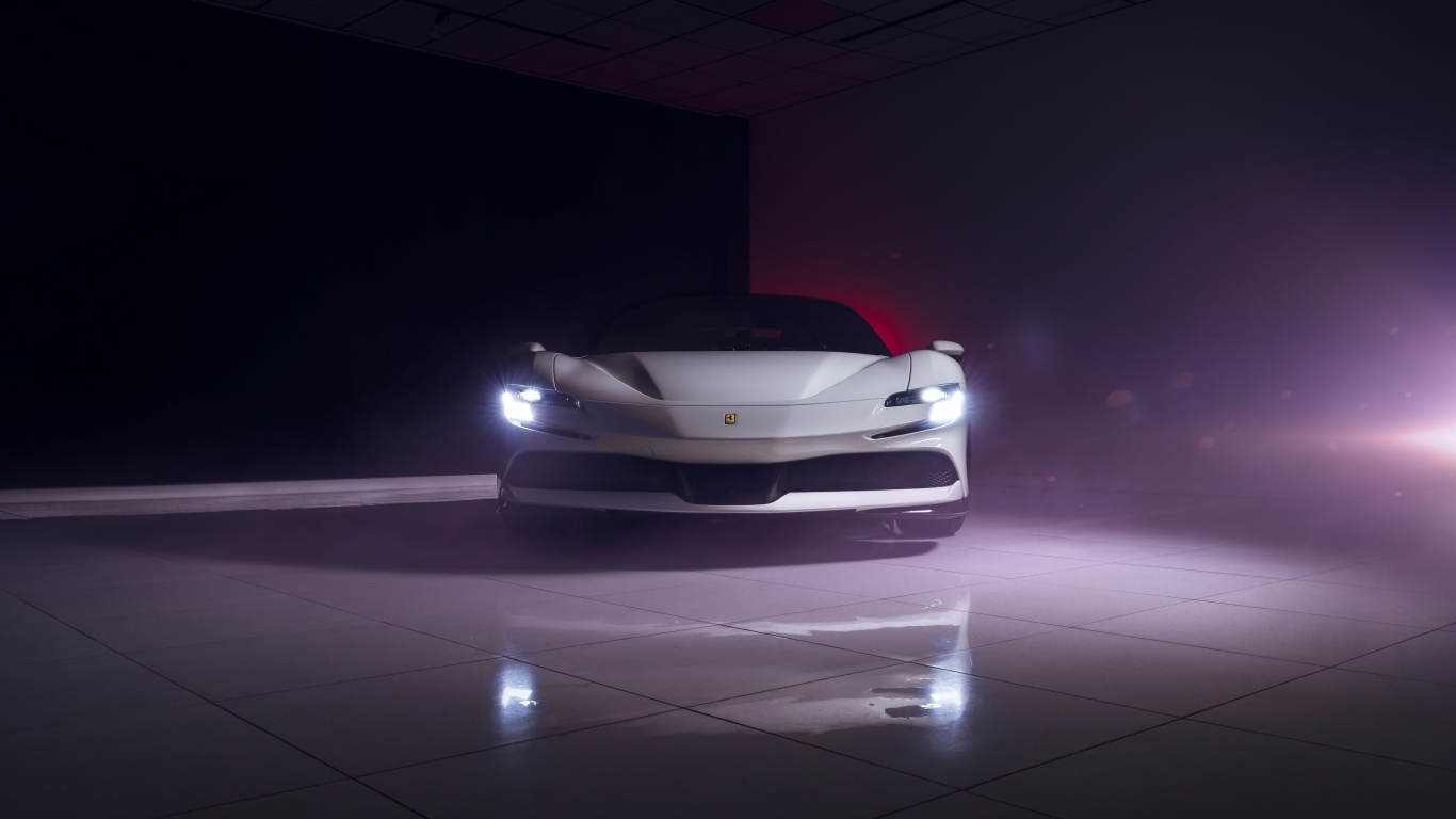 Вид спереди на автомобиль  Ferrari SF90 Stradale