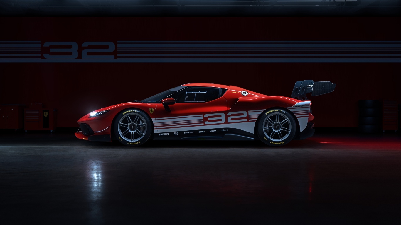 Вид сбоку на спортивный автомобиль Ferrari 296 Challenge 2023 года