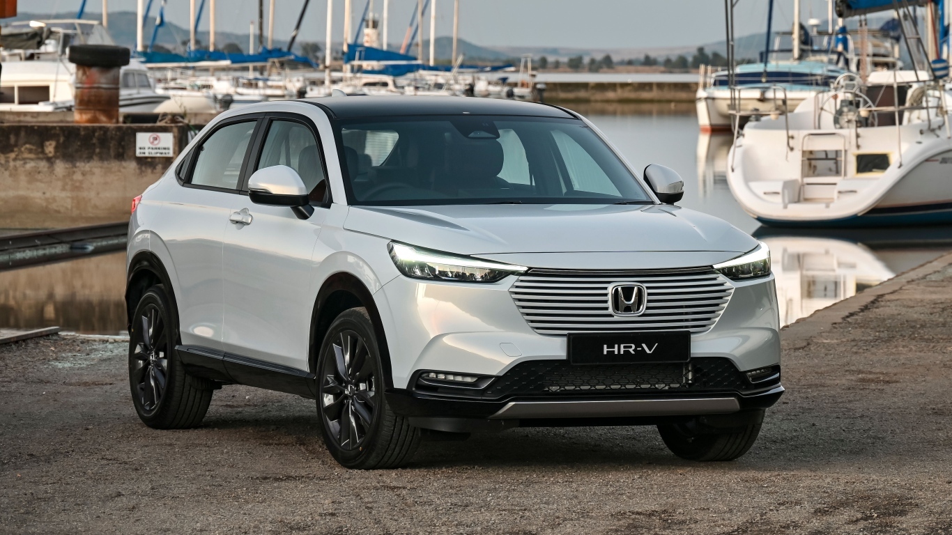 Серебристый внедорожник Honda HR-V 2022