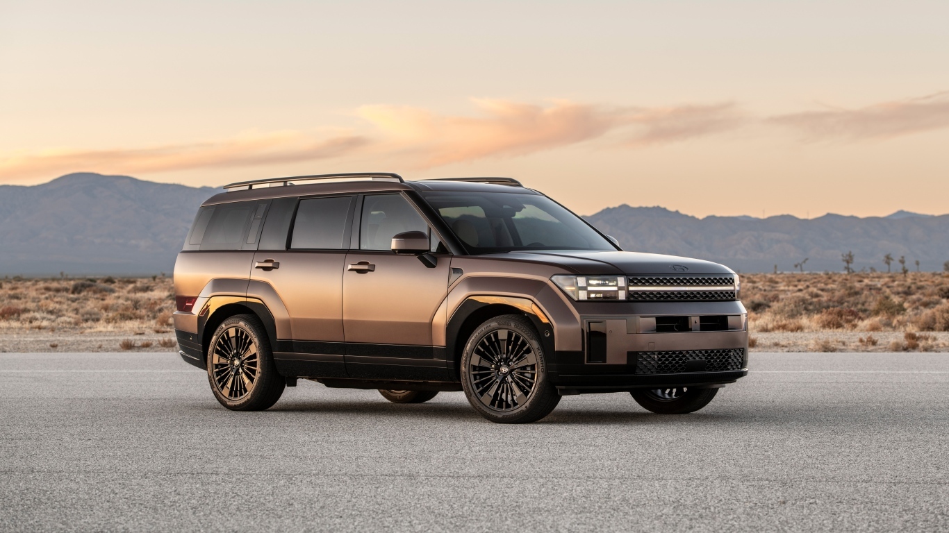 Большой внедорожник Hyundai Santa Fe Calligraphy 2024 года