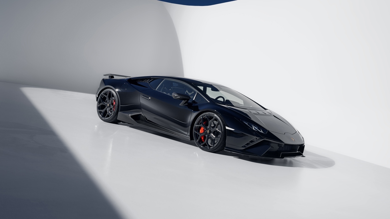 Черный автомобиль Lamborghini Huracán Tecnica 2023 года