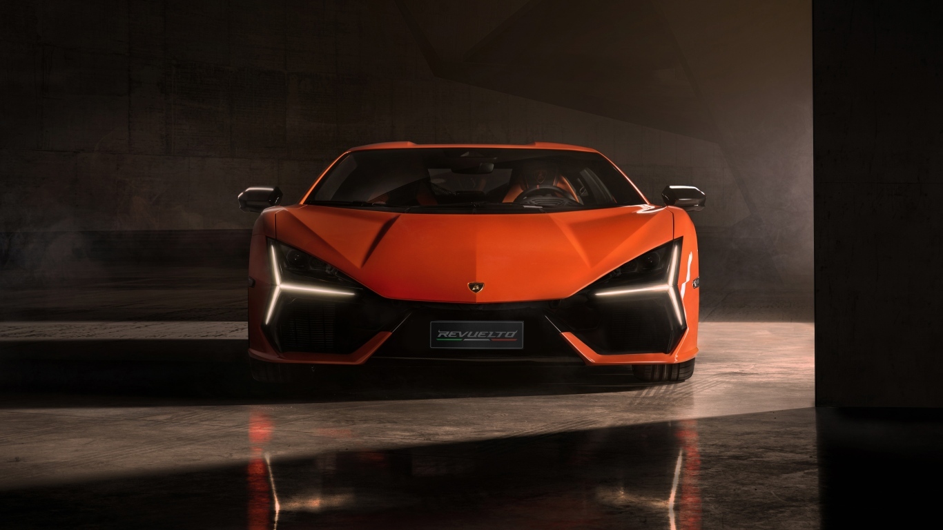 Автомобиль Lamborghini Revuelto 2023 вид спереди