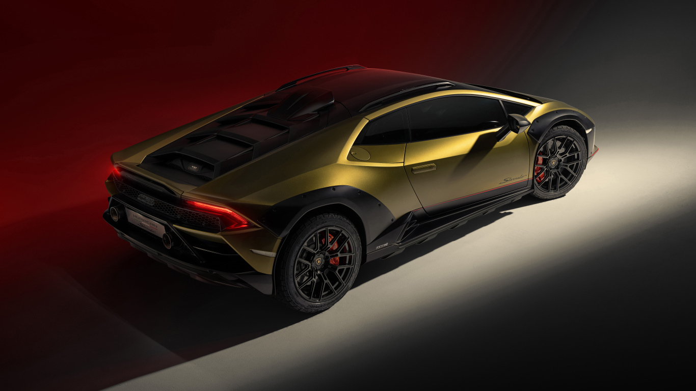 Золотистый автомобиль Lamborghini Huracan Sterrato 2023 года