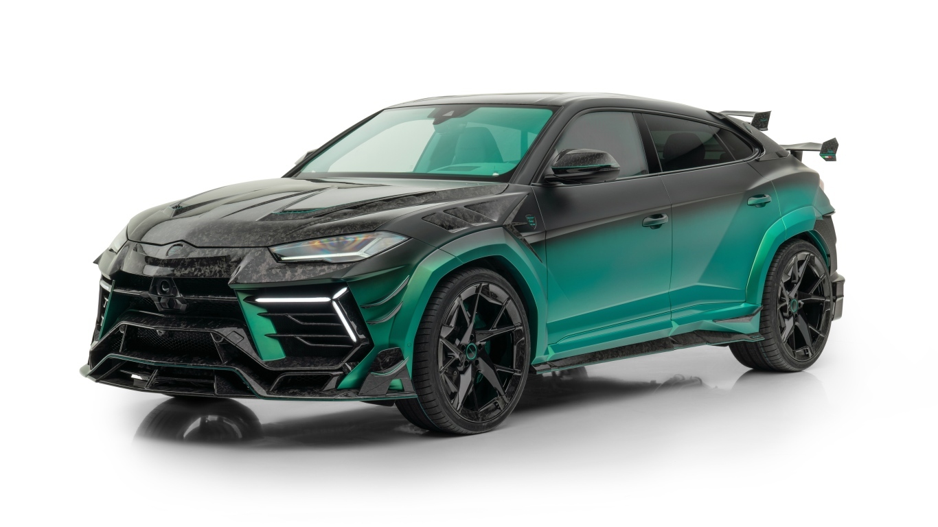 Автомобиль Lamborghini Urus Mansory Venatus S на белом фоне