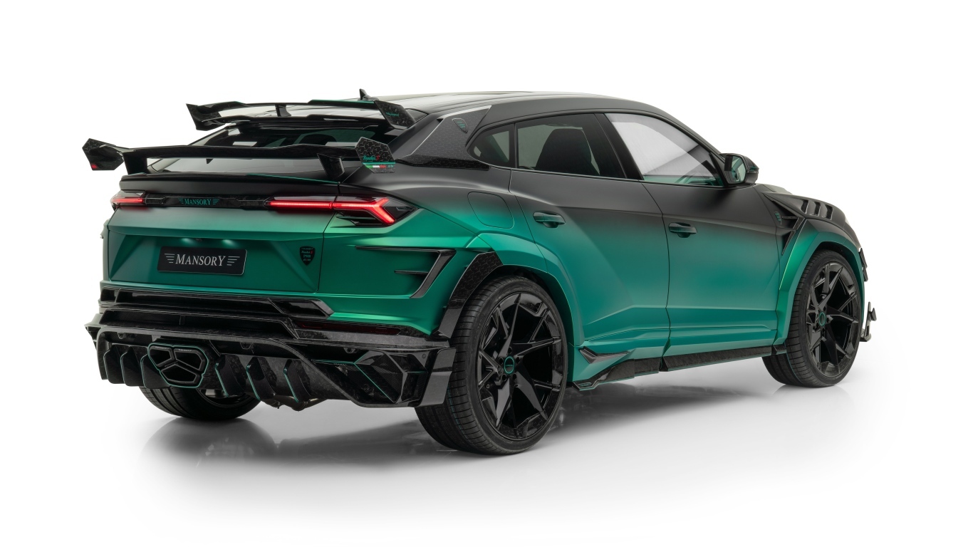 Вид сзади на автомобиль Lamborghini Urus Mansory Venatus S