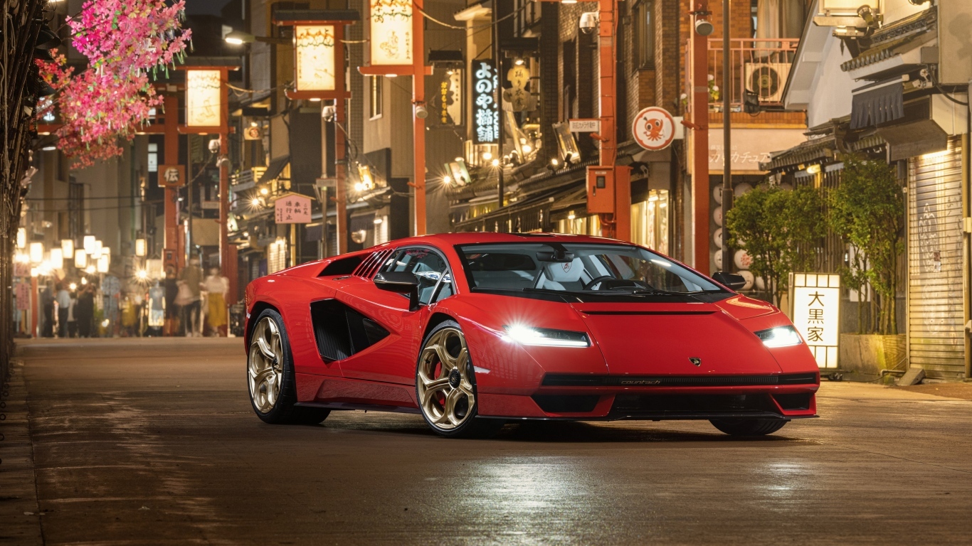 Красный быстрый автомобиль Lamborghini Countach LPI 800-4  в городе