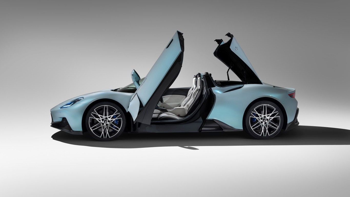 Автомобиль Maserati MC20 Cielo вид сбоку