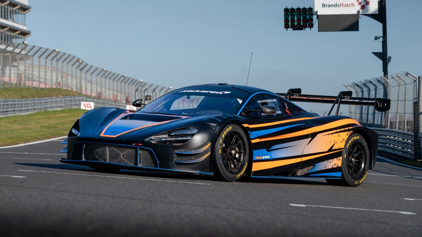 Спортивный автомобиль McLaren 720S GT3 Evo