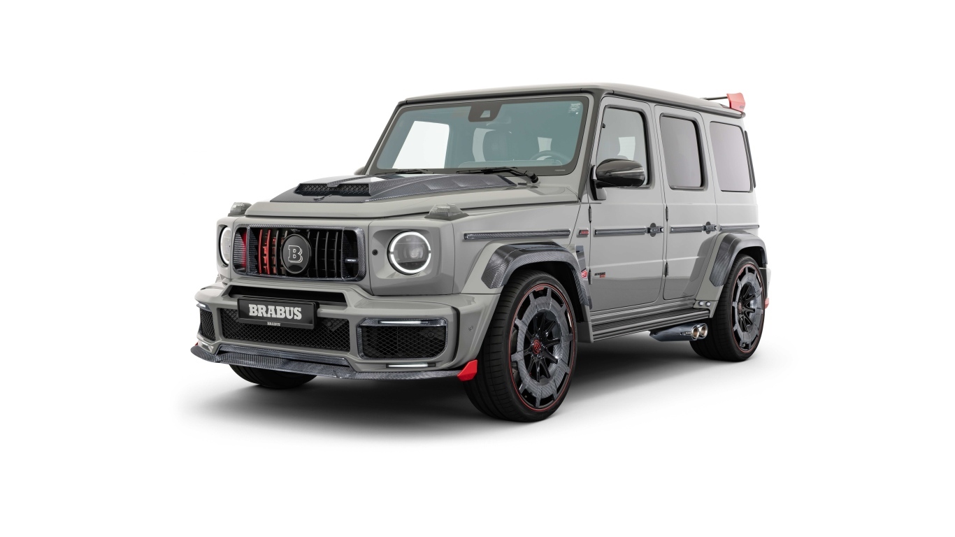 Автомобиль Brabus 900 Rocket Edition 2023 года на белом фоне