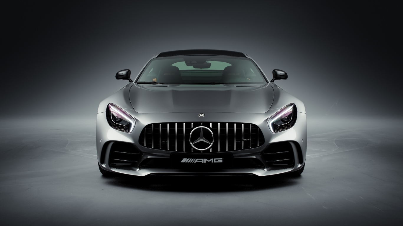 Вид спереди на автомобиль Mercedes-AMG GT R