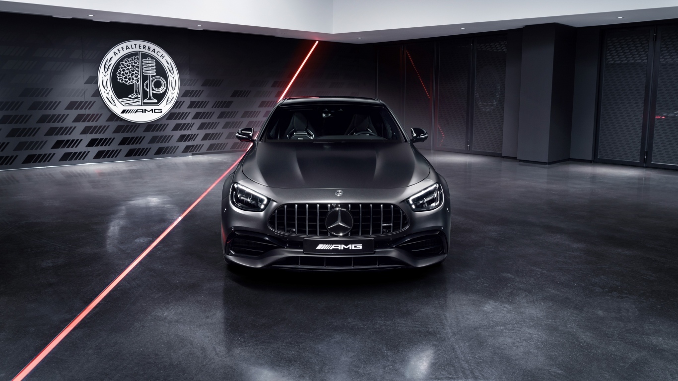 Автомобиль Mercedes-AMG E 63 S 4MATIC+ вид спереди