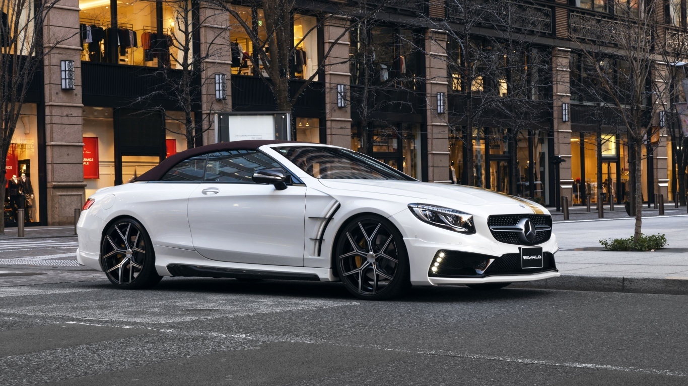 Белый автомобиль Mercedes-Benz S-Klasse Cabriolet Black Bison