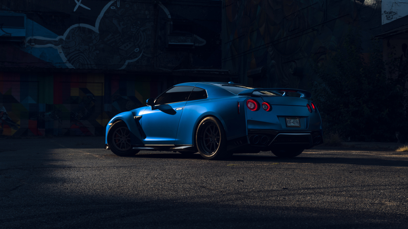 Автомобиль Nissan GT-R вид сзади