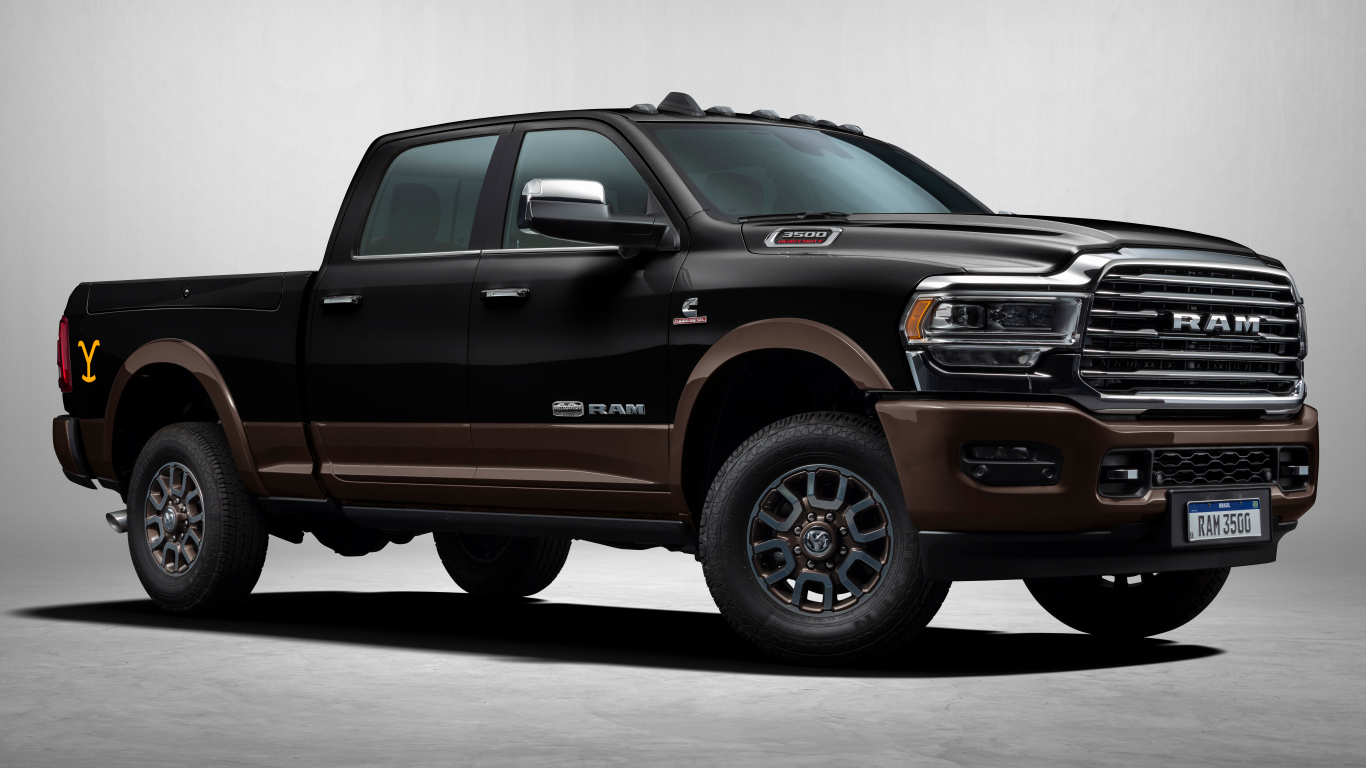 Большой черный пикап Ram 3500 Yellowstone Edition Crew Cab 2022