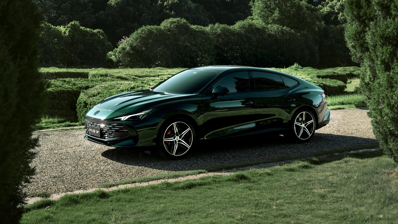 Зеленый автомобиль MG 7 Trophy