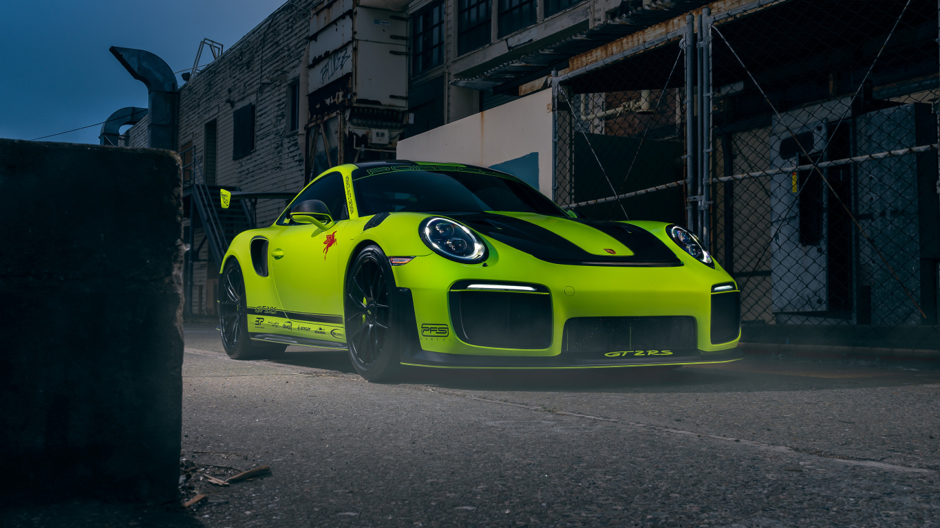 Спортивный автомобиль Porsche 911 GT2 RS салатового цвета