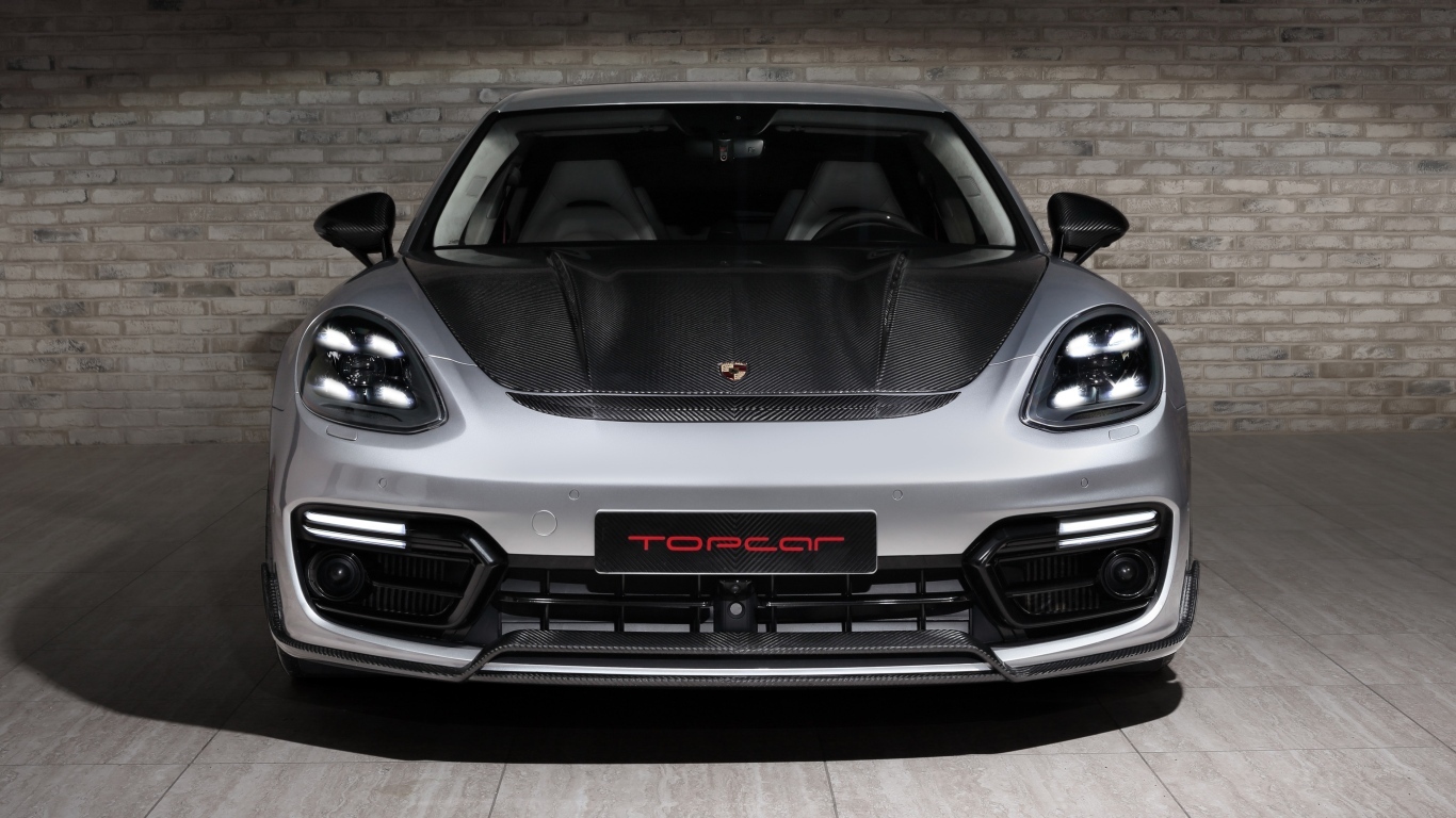Автомобиль TopCar Porsche Panamera Turbo GT Edition 2023 года на фоне стены