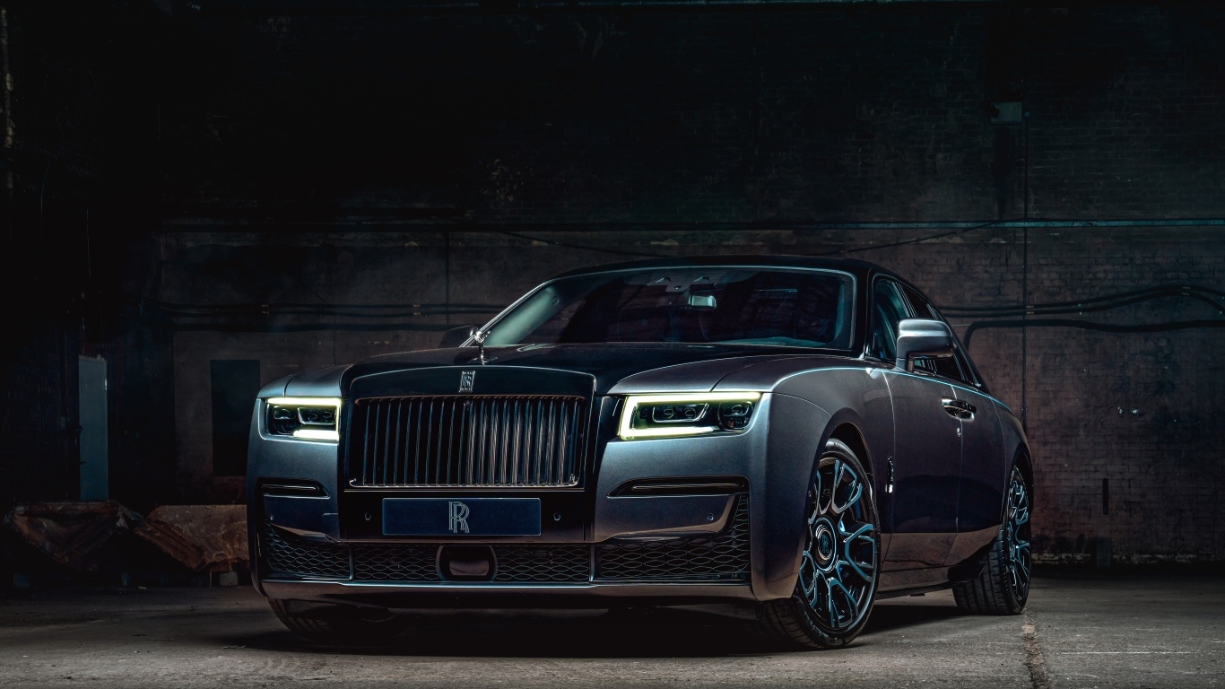 Черный автомобиль Rolls-Royce Ghost