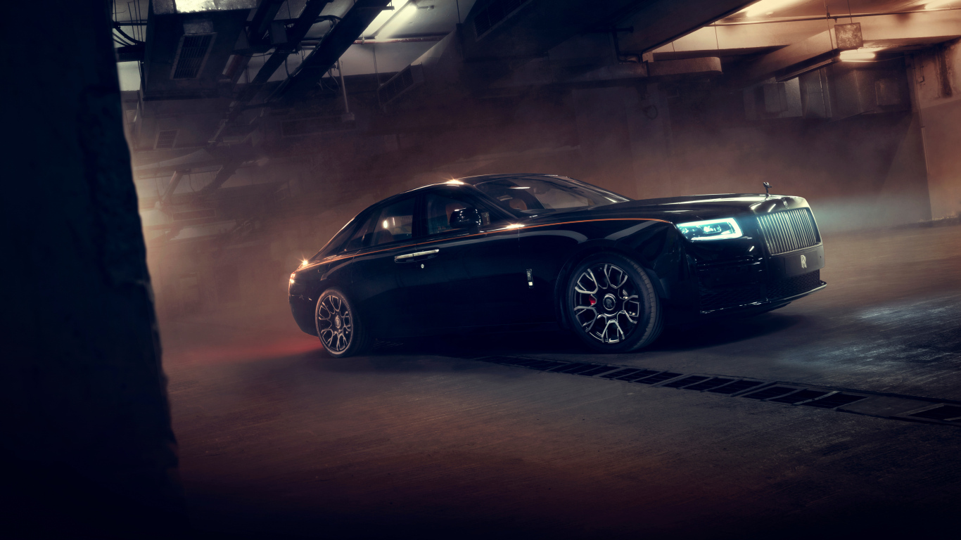 Дорогой черный автомобиль Rolls Royce Ghost Black Badge