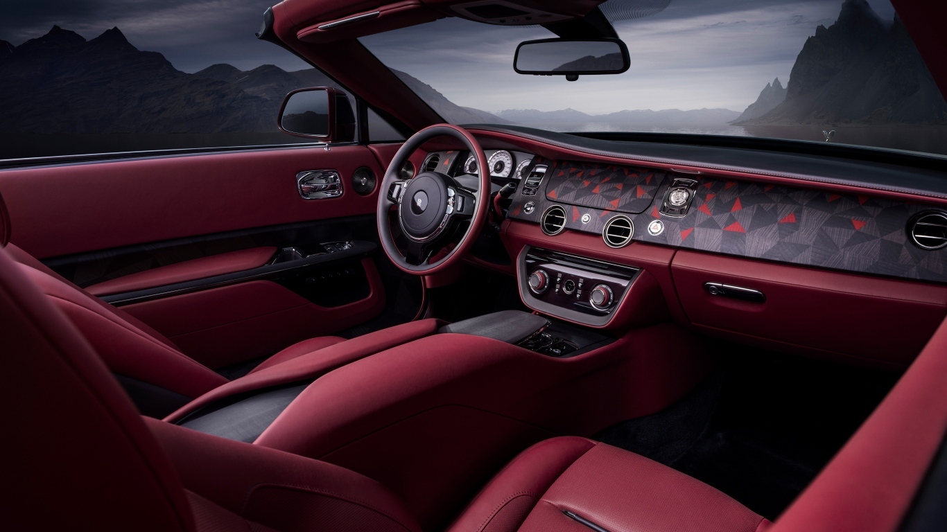 Красный кожаный салон автомобиля Rolls-Royce La Rose Noire Droptail 2023 года