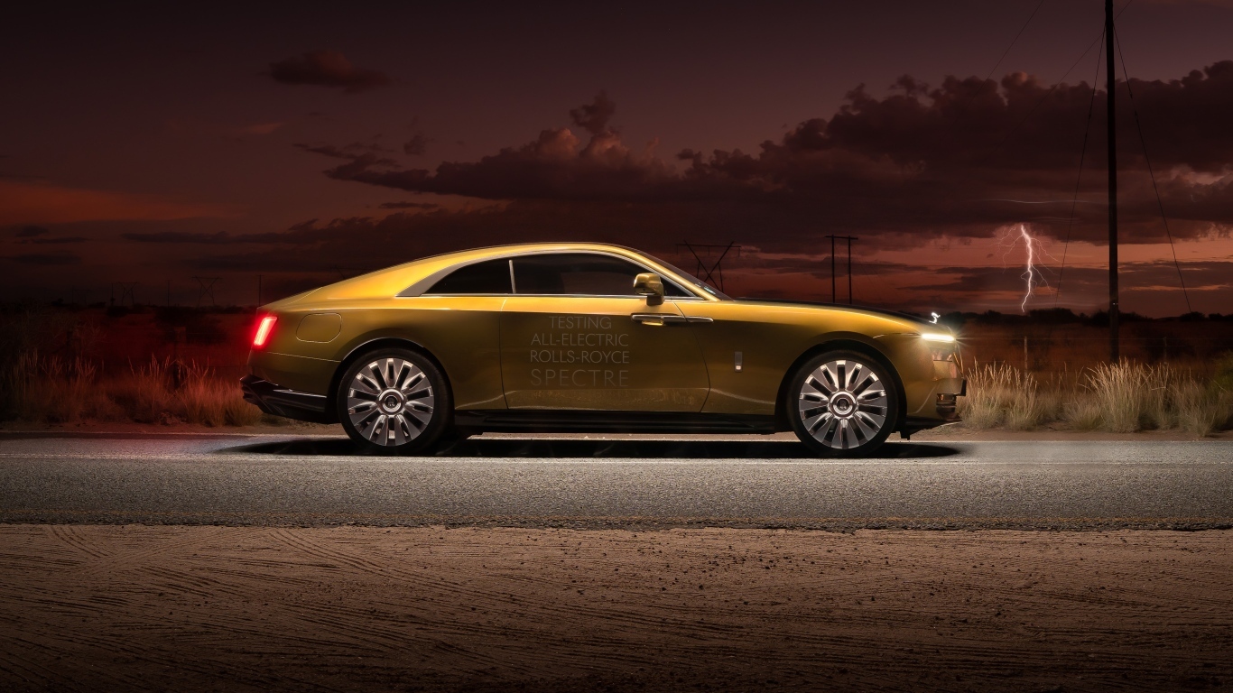 Автомобиль Rolls-Royce Spectre вид сбоку