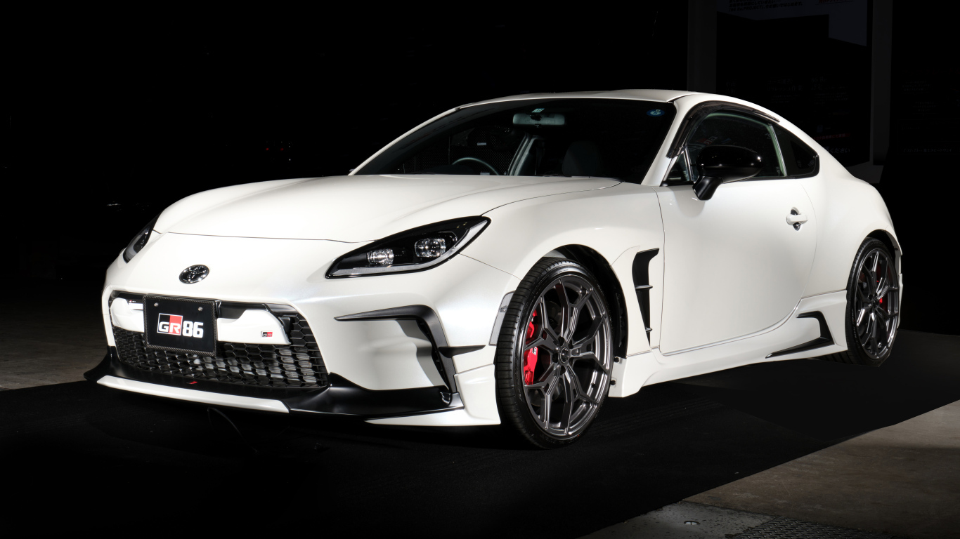 Белый автомобиль Toyota GR 86 GR Parts Concept 2023 года