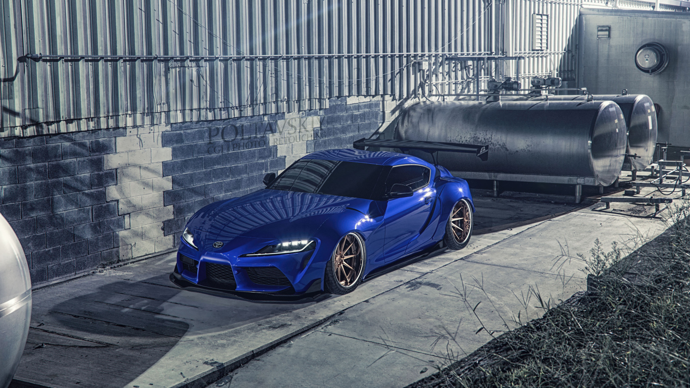 Синий спорткар Toyota Supra Luxury у здания