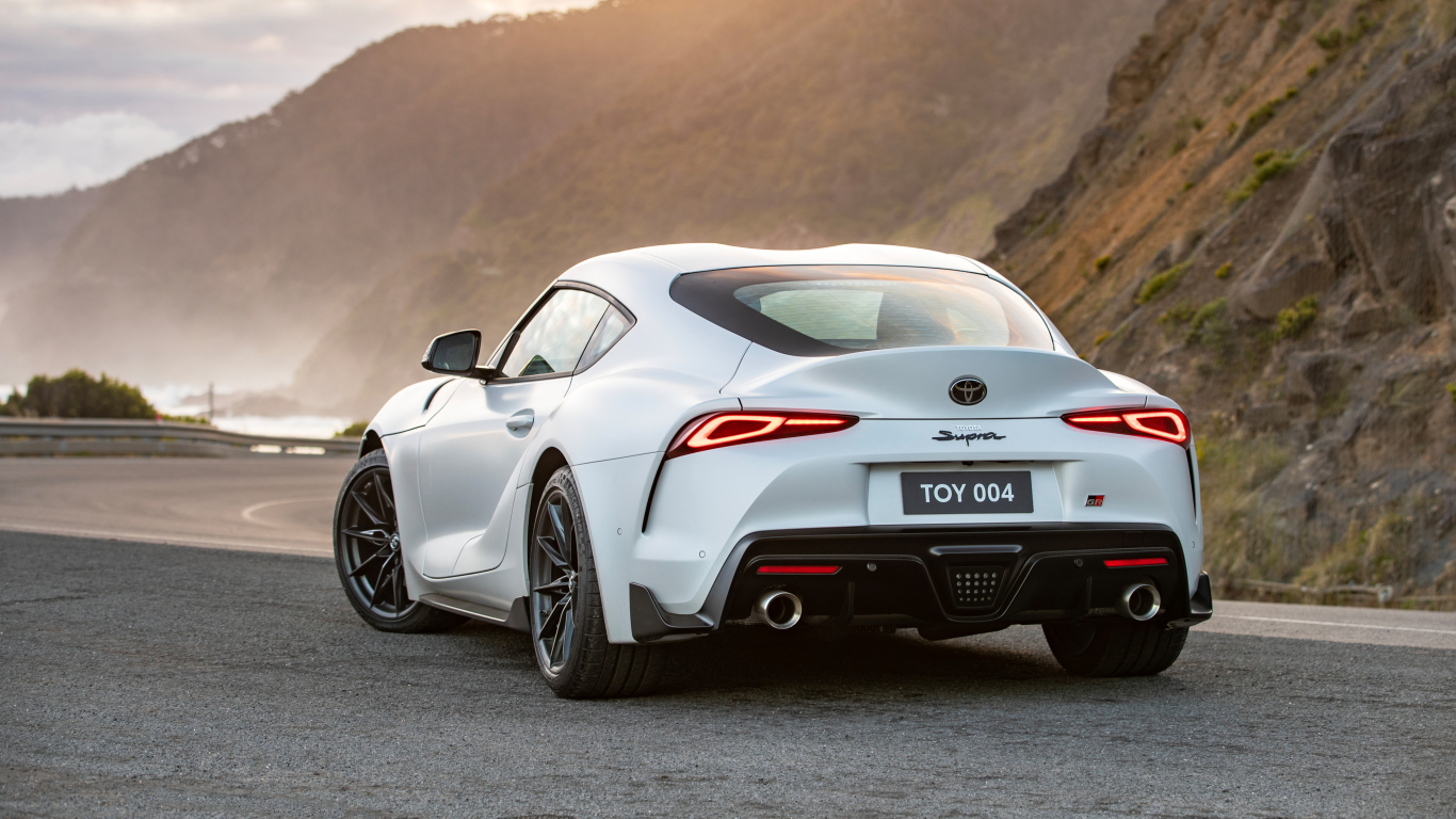 Автомобиль Toyota GR Supra GTS MT вид сзади
