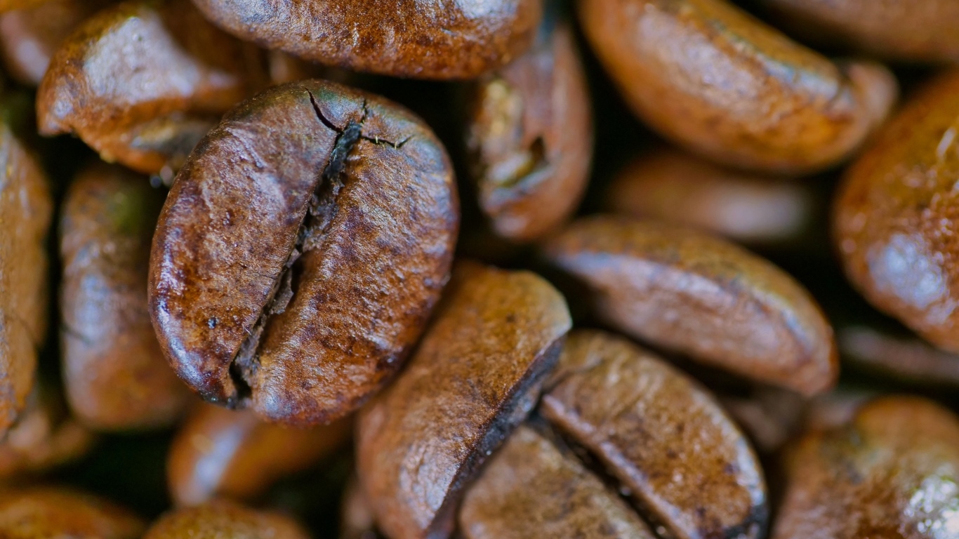 Ароматные обжаренные зерна кофе 