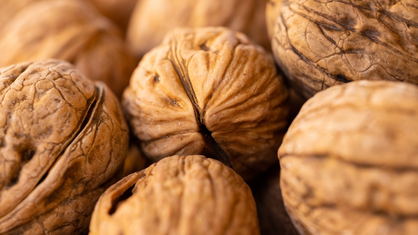 Крупные грецкие орехи
