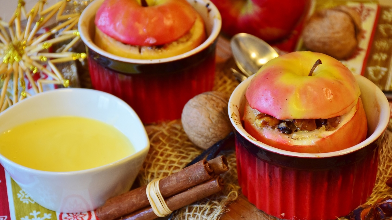 Яблоки запеченные с творогом и орехами