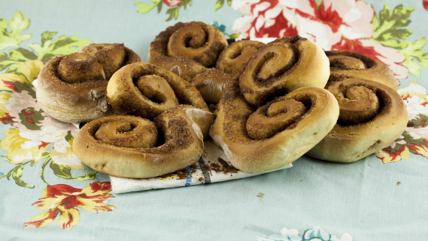 Сладкие рулеты с корицей
