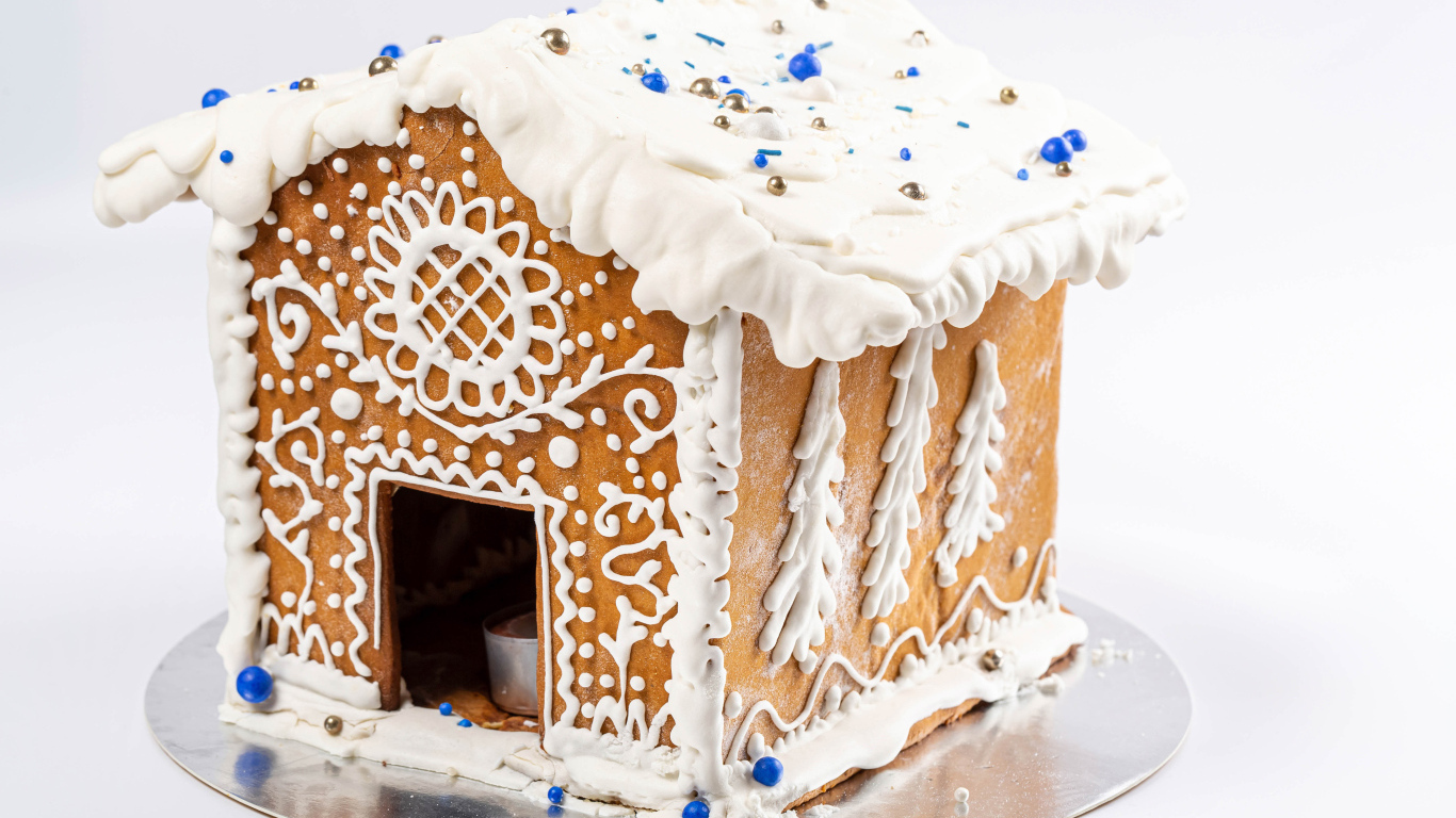 Пряничный домик на белом фоне